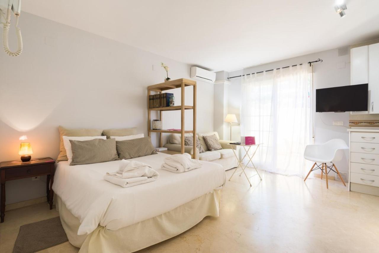 Studio Pedrega Apartment Malaga Exterior photo